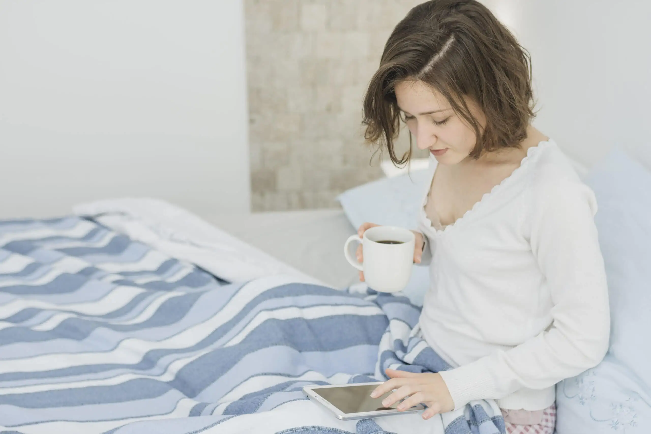 woman-using-smartphone-while-bed